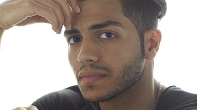 خطيبة مينا مسعود من هي إميلي شاه وقصة الحب التي شغلت الجمهور
