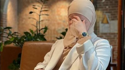 الخريجة التي وصلت حافية القدمين حين غادرت المنزل في الرابعة صباحًا