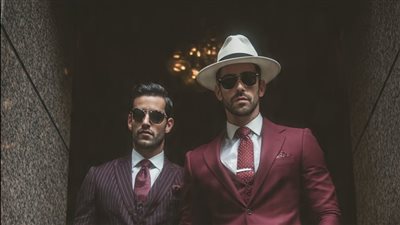 كانت الساعة الثامنة وخمسًا وأربعين صباحًا في يوم خميس، عندما التقط جوناثان هايز المدير التنفيذي لشركة