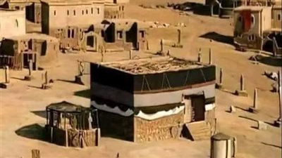 شاب يضع هاتفه داخل قبر صديقه أثناء الدفن
