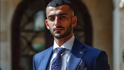 عامل البناء الذي صنع دكتورًا وليس بيتًا