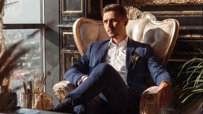 لم يتوقف طفل الرجل الذي يخشاه الجميع عن البكاء في الطائرة