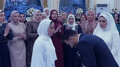 قالت عني فقيرة ومنعتني من زفافها… لكن عندما رآني العريس انحنى أمامي وانقلبت القاعة رأسًا على عقب